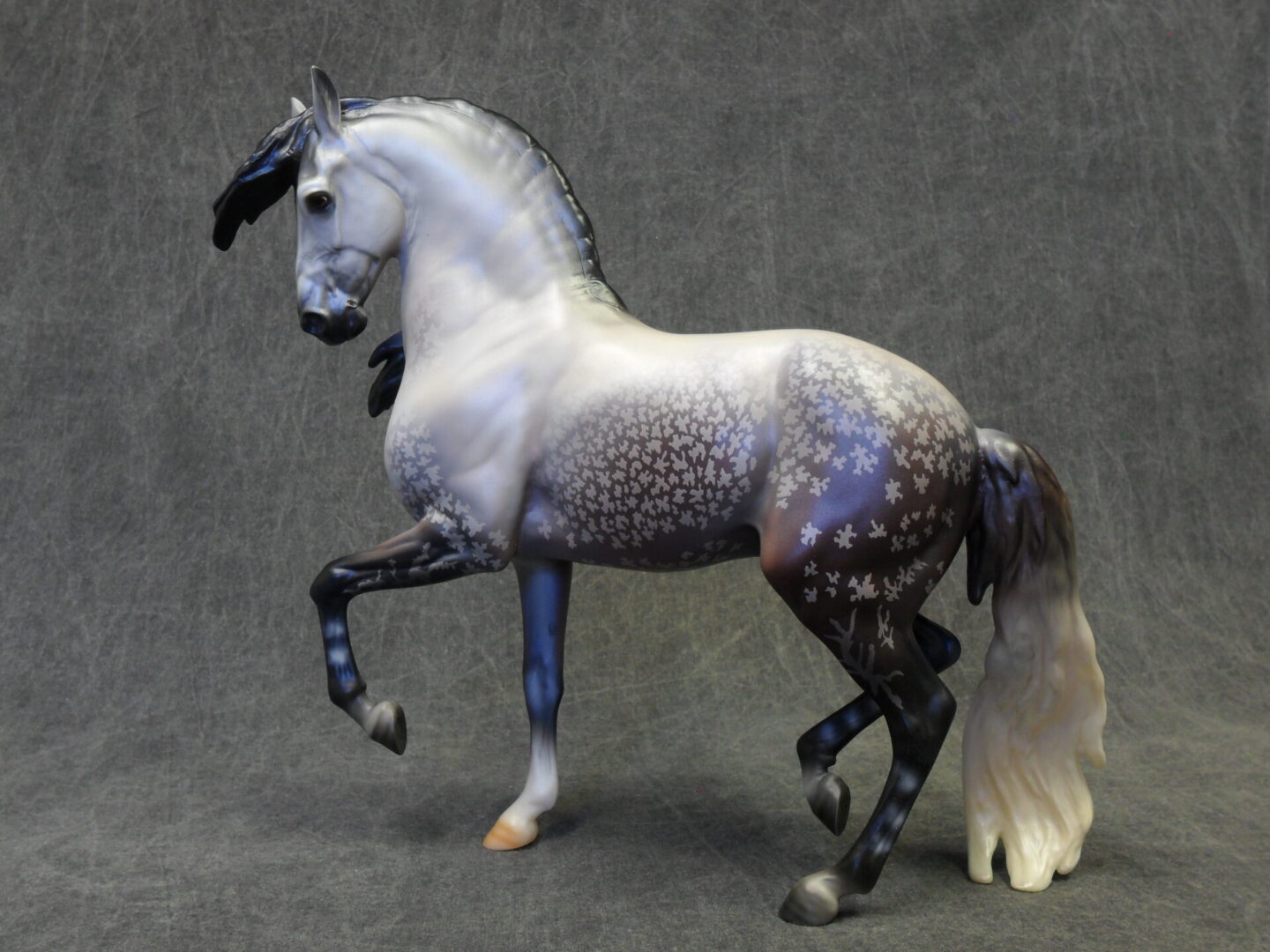 Breyer Anamar Premier Club Traditional Model Horse The Grey Woods Cat